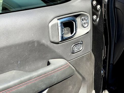 Used 2025 Jeep Wrangler Unlimited Rubicon w/ Convenience Group image 12