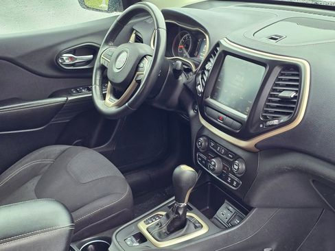 Used 2015 Jeep Cherokee Latitude w/ Comfort/Convenience Group image 14