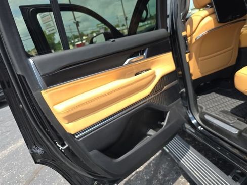 Used 2025 Jeep Grand Wagoneer Series III w/ Rear Seat Video Group 1 AWD/4WD image 27