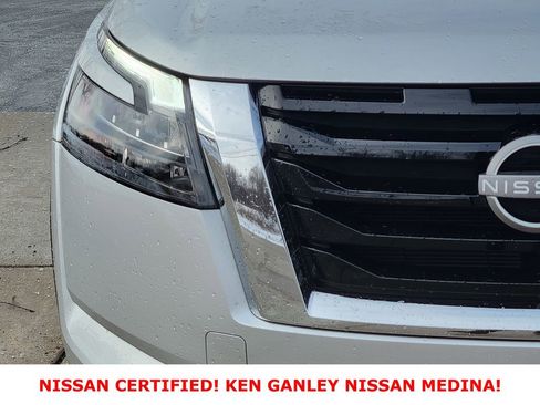 Certified 2025 Nissan Pathfinder SV image 9