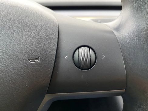 Used 2019 Tesla Model 3 Standard Range Plus image 17