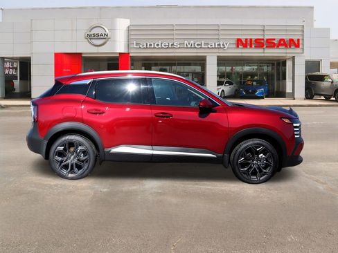Used 2025 Nissan Kicks SR image 2