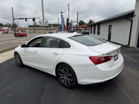 Used 2017 Chevrolet Malibu LT FWD image 3