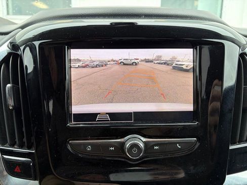 Used 2021 Chevrolet Traverse LT image 9