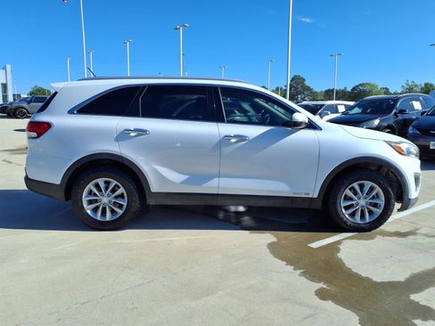 Used 2017 Kia Sorento AWD image 5