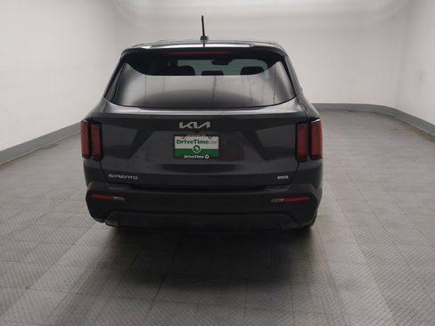 Used 2023 Kia Sorento LX image 7