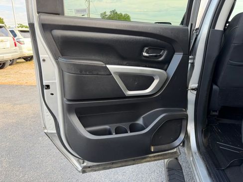 Used 2019 Nissan Titan PRO-4X AWD/4WD image 16