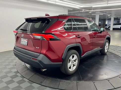 Used 2021 Toyota RAV4 XLE w/ XLE Grade Weather Package FWD image 5