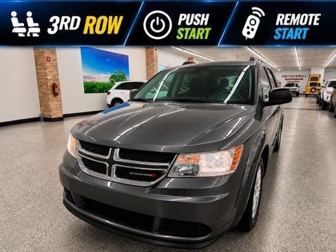 Used 2020 Dodge Journey SE FWD image 1