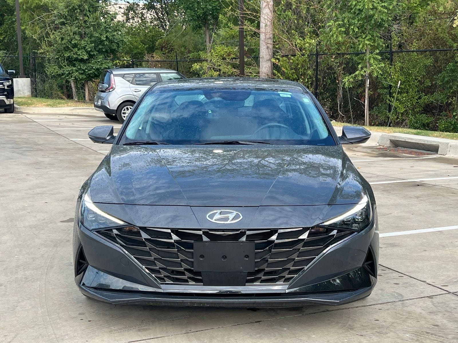 Certified 2023 Hyundai Elantra Limited w/ Preferred Accessory Package FWD image 2