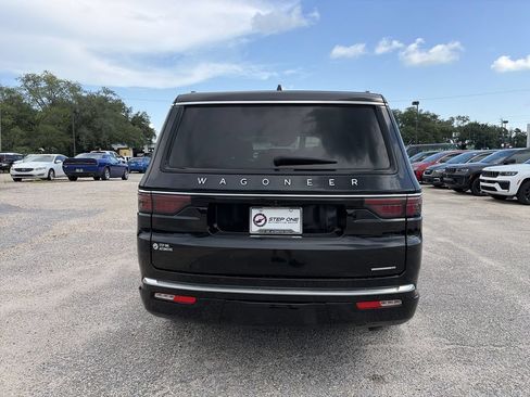 Used 2024 Jeep Wagoneer Series III AWD/4WD image 5