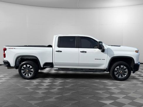 Used 2022 Chevrolet Silverado 2500 Custom w/ Custom Value Package image 8