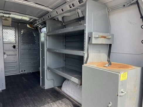 Used 2014 Chevrolet Express 2500 RWD image 12