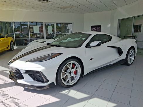 Used 2023 Chevrolet Corvette Stingray Premium Cpe w/ Z51 Performance Package RWD image 3