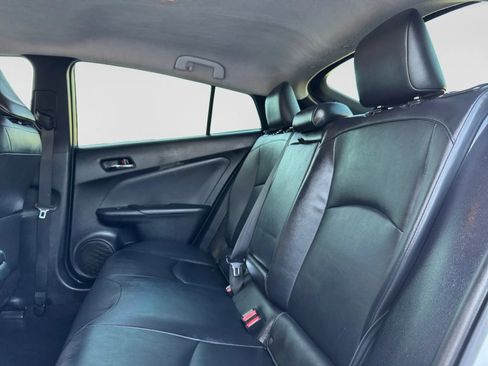 Used 2018 Toyota Prius Three Touring FWD image 17