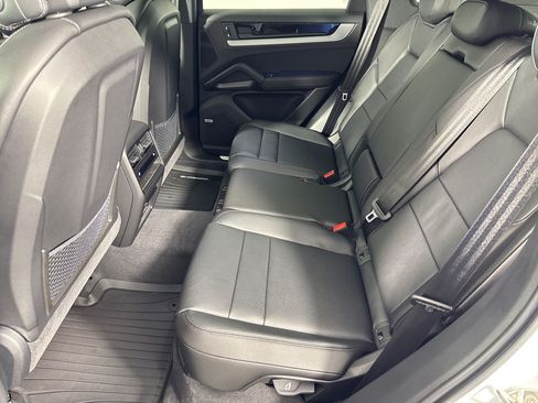 Certified 2026 Porsche Cayenne AWD/4WD image 15