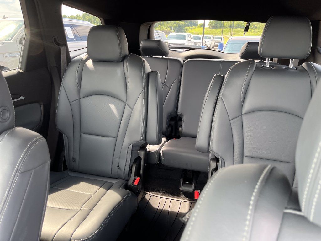 Used 2022 Buick Enclave Essence w/ Sport Touring Edition FWD image 13