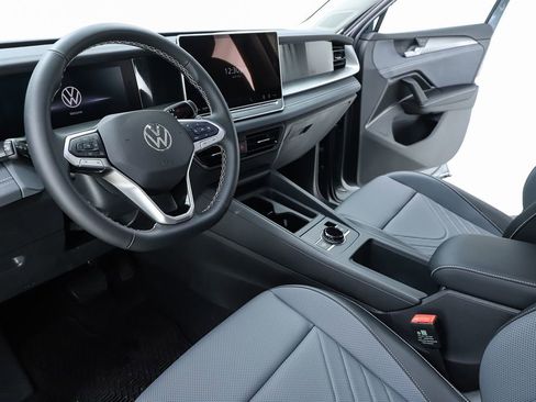 New 2025 Volkswagen Tiguan SE image 19