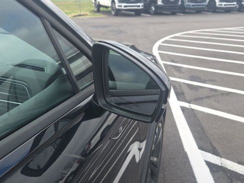 Used 2023 Volkswagen Tiguan SE R-Line image 6