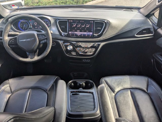 Used 2023 Chrysler Pacifica Touring-L w/ S Appearance Package FWD image 16