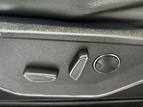 Certified 2022 Ford F150 Lariat w/ Equipment Group 502A High image 24