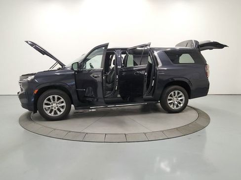 Used 2023 Chevrolet Suburban Premier RWD image 12