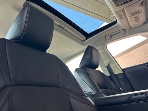 Used 2020 Lexus ES 300h w/ Premium Package FWD image 13