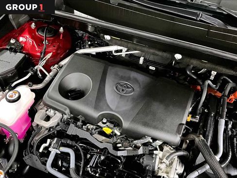 Used 2023 Toyota Venza LE image 32