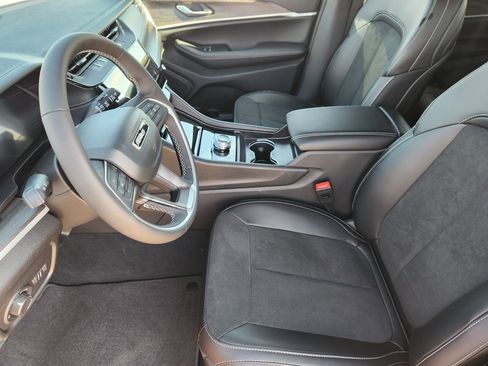 New 2026 Jeep Grand Cherokee Altitude RWD image 10