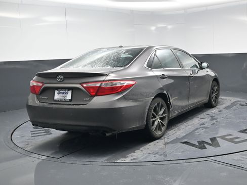 Used 2015 Toyota Camry XSE image 9