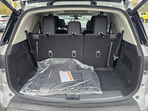 New 2025 Nissan Pathfinder SV w/ SV Premium Package image 24