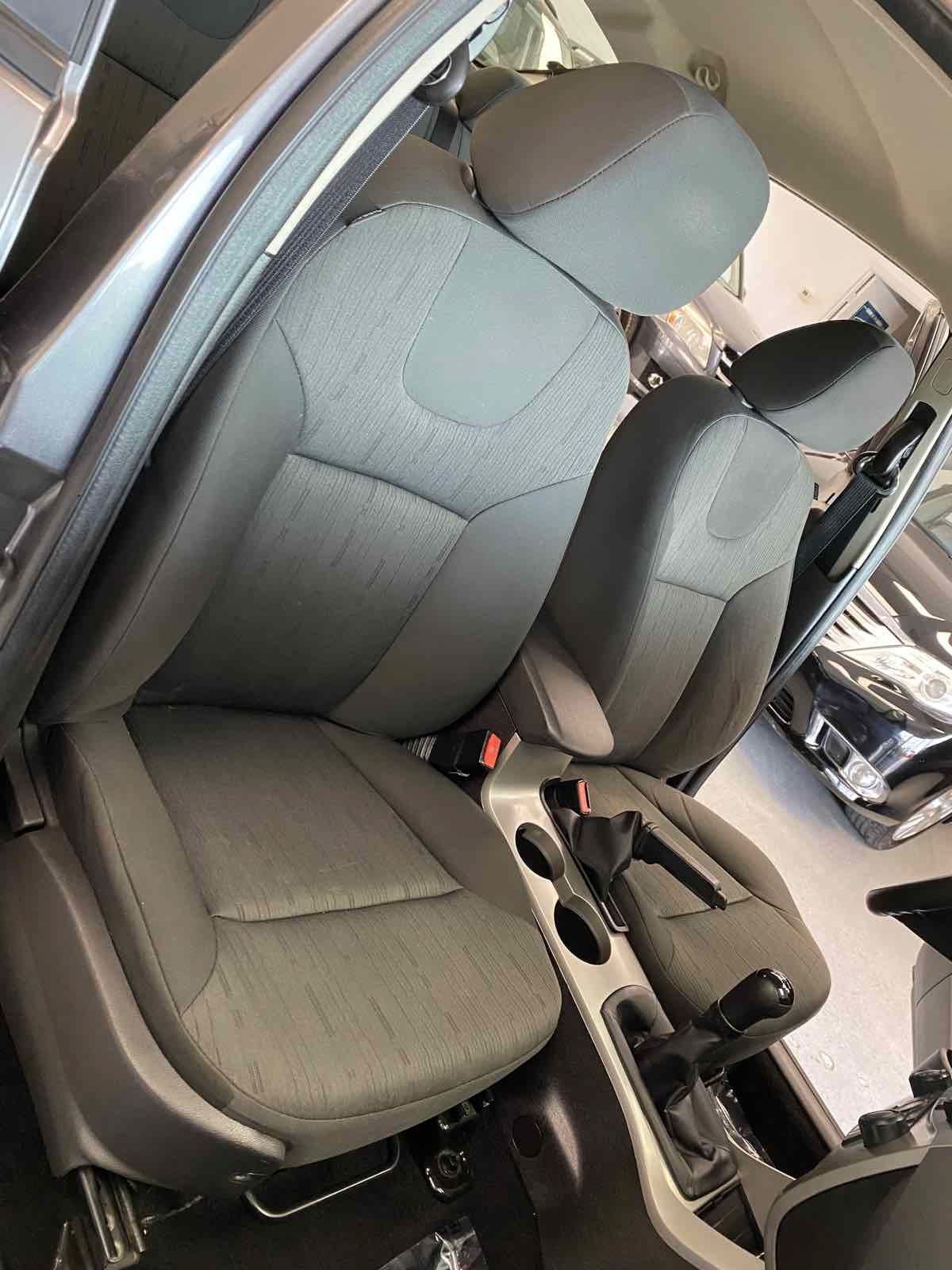 Used 2009 Ford Focus SE FWD image 19