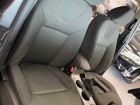 Used 2009 Ford Focus SE FWD image 19