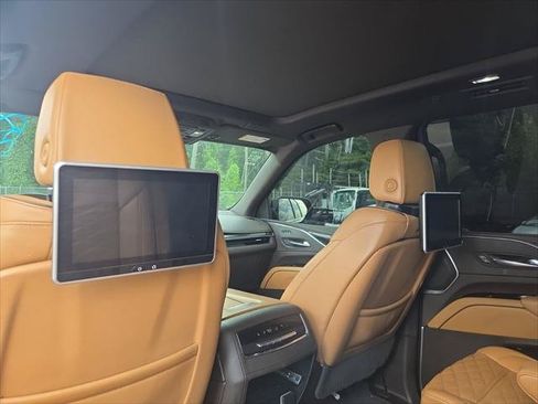 Used 2022 Cadillac Escalade ESV Premium Luxury AWD/4WD image 17