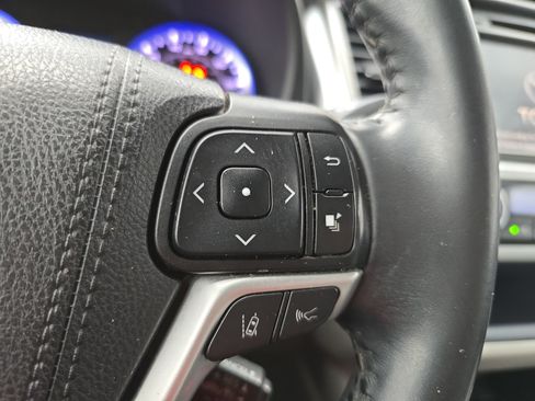 Used 2019 Toyota Highlander XLE image 19