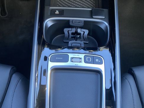 Used 2025 Mercedes-Benz GLB 250 4MATIC image 23