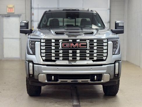 Used 2025 GMC Sierra 3500 Denali w/ Denali Reserve Package image 2