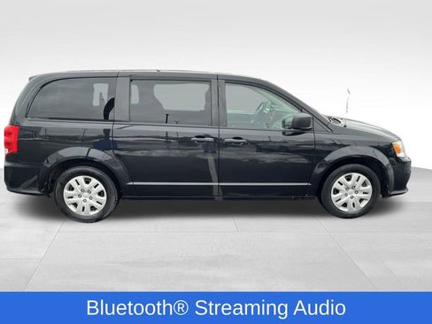 Used 2019 Dodge Grand Caravan SE w/ UConnect Hands-Free Group image 7