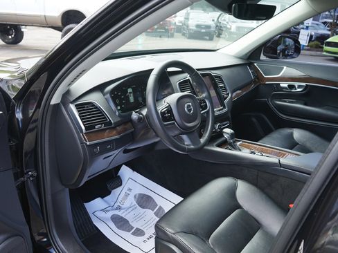 Used 2016 Volvo XC90 T6 Momentum w/ Momentum Plus Package AWD/4WD image 13