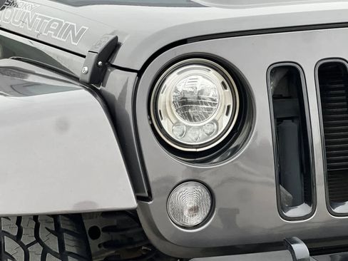 Used 2017 Jeep Wrangler Unlimited Sahara image 31