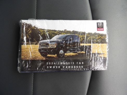 Used 2024 RAM 3500 Tradesman w/ Chrome Appearance Group AWD/4WD image 43