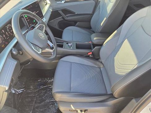 New 2026 Volkswagen Tiguan SE image 4