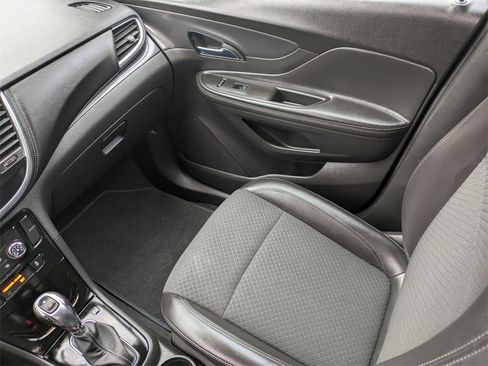 Used 2022 Buick Encore Preferred w/ Safety Package image 17