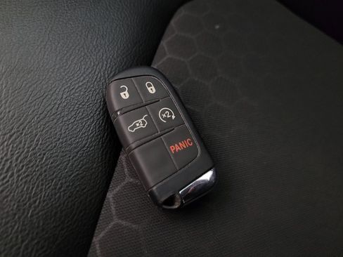 Used 2018 Jeep Compass Latitude w/ Popular Equipment Group FWD image 32