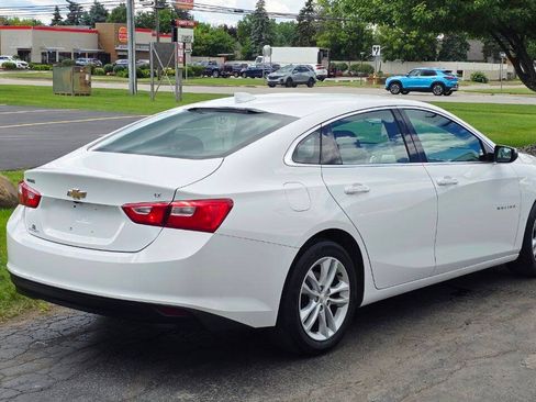 Used 2017 Chevrolet Malibu LT FWD image 6