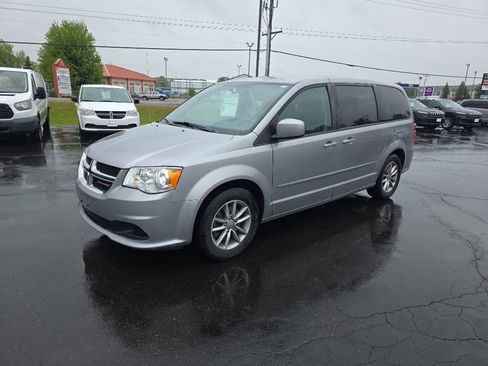 Used 2016 Dodge Grand Caravan SE FWD image 1