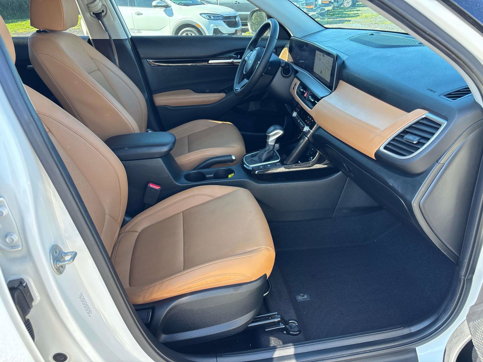 Used 2024 Kia Seltos EX AWD/4WD image 16