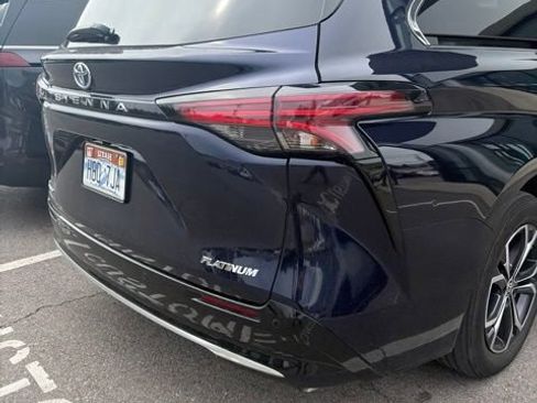 Used 2025 Toyota Sienna Platinum AWD/4WD image 8