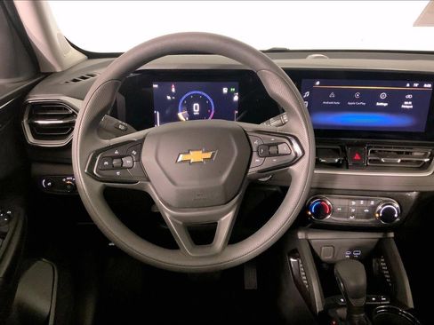 Used 2025 Chevrolet TrailBlazer LT AWD/4WD image 5