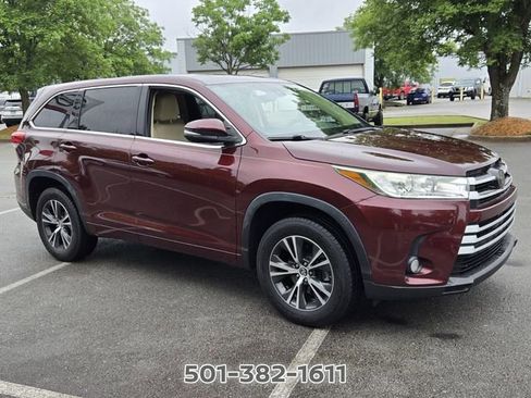 Used 2017 Toyota Highlander Plus FWD image 7